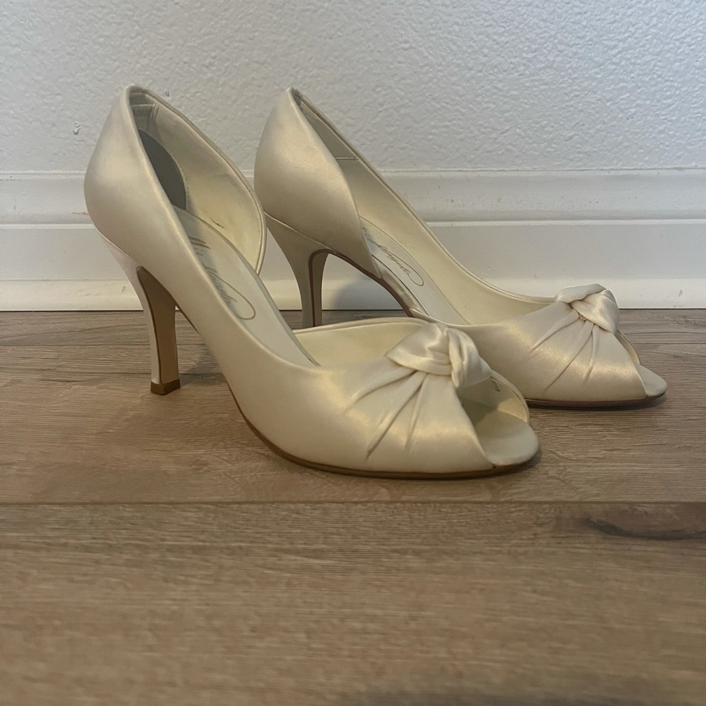 Wedding shoes!! 100% silk ivory peep toe pumps.